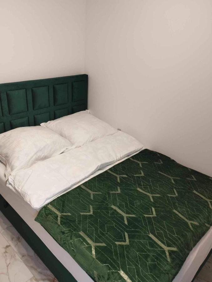 12/2 Apartment